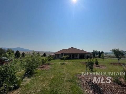 The Spanish Pipedream Estate, a uniquely designed property where many opportunities await. Located just outside of Moscow, Idaho this prestigious property is perfect for the equestrian enthusiast, trainer, breeder or veterinarian looking for their ne...
