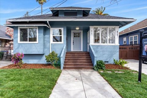 Enjoy the stunning craftsman + 650 sqft ADU centrally located in the heart of Downtown San Jose Spartan-Keyes Neighborhood. It offers a charming old character floor plan with a freshly painted interior/exterior, double-pane energy-efficient windows a...