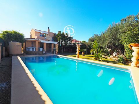 Detached Villa for sale in Dénia, with 263 m2, 3 rooms and 2 bathrooms, Swimming pool and 2 Garage space. Features: - SwimmingPool - Garage - Alarm