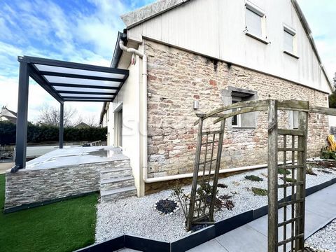 REF 18557 TF - LES MAILLYS - Semi-detached village house - Outside, double terrace, above-ground swimming pool. A large living room of more than 60 m² with equipped kitchen. On several half-levels, four bedrooms, two bathrooms, laundry room, office. ...
