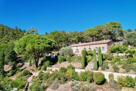 Beautifully presented, and full of original charm, this 18th century stone farmhouse (or Bastide) is set in the rolling hillside of La Garde Freinet, only a few minutes from the village and enjoying beautiful views South West over the valley and vine...