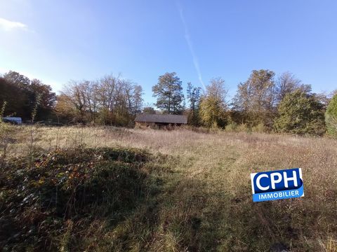 REF 221774 In the town of LA-CHAPELLE-GAUTIER, 8 minutes from Orbec, 10 km for access to the A28. Large plot of land with a surface area of 4.688 m2, surrounded by trees, with a building of 60 m2 on the ground to be completely rehabilitated (possible...