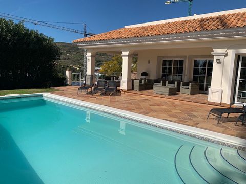 Located in Benahavís. Beautiful villa in the farmhouse in Benahavís a while ago with tasteful and very good quality furniture. Quality is located in the most famous areas of the farmhouse where all the luxury villas are. This villa has a plot of 1500...