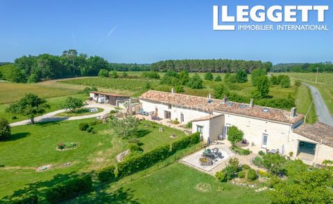 A12049 - Come and discover this magnificent, fully renovated farmhouse with private swimming pool, gite and stone outbuilding, set in 2.7 hectares of land surrounded by the surrounding countryside, just a few minutes from the shops and amenities in P...