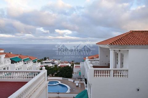 SPECTACULAR SEA VIEW. For sale, wonderful Duplex in the municipality of Radazul, el Rosario. The duplex located in the Los Tamarindos building, in the prestigious neighborhood known as village area. The duplex, recently renovated, with high quality m...