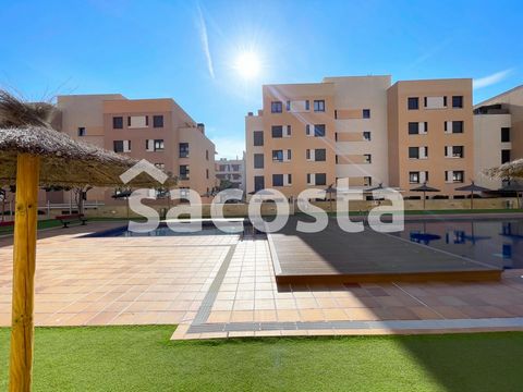 Upptäck denna vackra lägenhet belägen i Fenals-området i Lloret de Mar. Med en yta på 122 m² och en terrass på 15 m² erbjuder denna egendom gott om plats för att njuta av Medelhavslivet. Lägenheten består av 3 sovrum och 2 badrum i utmärkt skick och ...