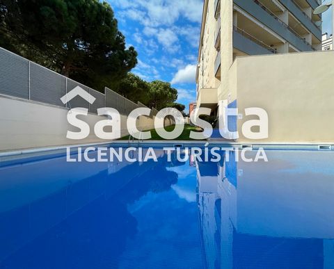 We present you this wonderful opportunity to acquire a beautiful apartment in the sought-after area of Fenals, in Lloret de Mar. With an area of 58.00 square meters, this apartment is ideal both as a permanent residence and for tourist investment tha...