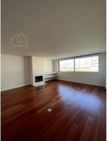 1 bedroom flat in the amazing Park Building in Matosinhos Sul, for sale in Porto. Quality and comfort, in one of the best buildings in Matosinhos Sul, with certified quality. This 1-bedroom flat is spread over 98m2, with a bathroom and whirlpool bath...