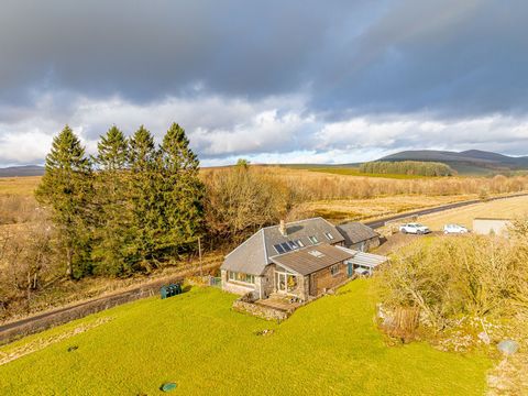 First time on the market for over twenty five years. Florida Steading is an outstanding detached barn conversion, sympathetically converted by the present owners, who have lived here since 1996.  The property was designed to reflect and capture the b...