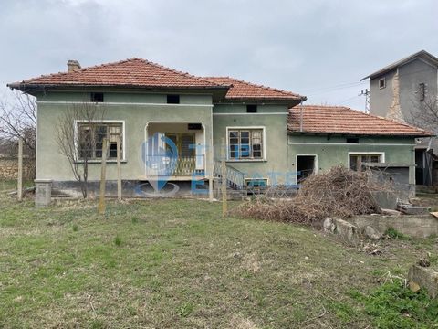 Top Estate Real Estate Real Estate offers you a brick house with a well in the village of Ivancha, Veliko Tarnovo region. The village of Ivancha is located in the Danube hilly plain, 7 km from the town of Polski Trambesh. The property is two function...