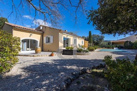VENASQUE - EXCLUSIVITY Virtual tour available on our website. Magnificent single-storey house built in 2000 of 140m² on 2000 m² of landscaped land with swimming pool. Located in a quiet environment, between Venasque and Saint Didier, this perfectly m...