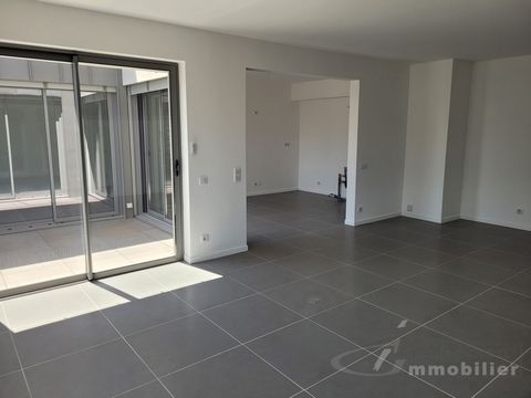 THE GROUPEMENTIMMOBILIER is pleased to present to you: Very beautiful t3 with a surface area of 85 m2 located a few minutes walk from the city center of Brive in a standing residence equipped with an elevator and secure double doors and equipped with...