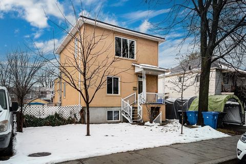 Welcome to 105-109 Av Broadway, this wonderful triplex is a golden opportunity on the market, located in a quiet neighborhood, with a driveway for your winter parking space where you can shelter your vehicle. The building also has a swimming pool wit...