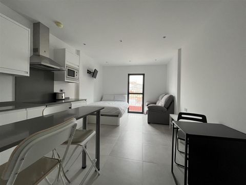 Located in The Residence. Chestertons is pleased to offer for sale, this studio apartment located in The Residence, Gibraltar. The Residence is conveniently positioned in the town area. Benefits include dual control A/C and fully fitted kitchens, whi...
