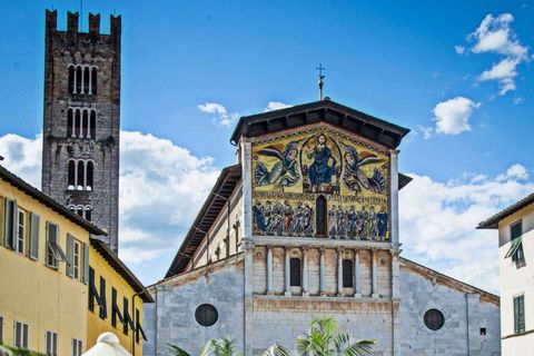 Lucca is a charming town, surrounded by a historic town wall, rich of ancient „palazzi“, many churches, squares and fascinating corners. This characteristic apartment is located at the outdoors of the well known amphitheater square, in the middle of ...