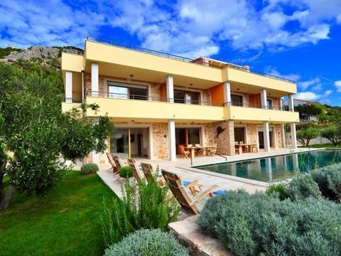 Luxurious tourist property with swimming pool, sauna, fitness area and garden in Hvar city cca. 400 meters from the centre of Hvar city and 500 meters from the beaches. House surface is 628 m2. It offers 7 accommodation units in the house. On the gro...