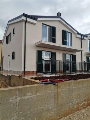 House of 4 apartments in Materada area, Umag, cca. 5 km from the sea. Total floorspace is 280 sq.m. Land plot is 538 sq.m. The building is spread over two floors. There are two apartments on each floor. All apartments are 70 m2 in size and have the s...