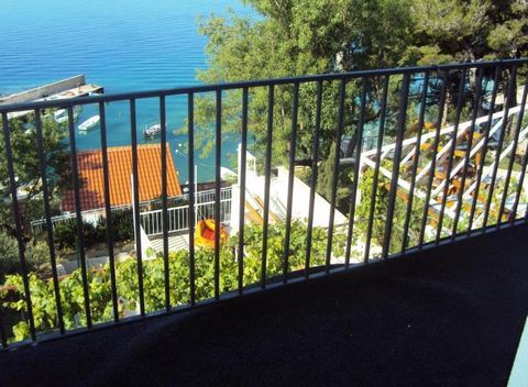 Amazing touristic property of 6 apartments right above the beach in Pisak on Omis riviera! The house with an area of 429.28 m2 is located in the center of the town in a quiet environment on a land plot of 442 m2 that extends above two beaches and ser...