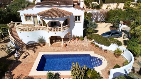Villa in Benissa Costa! It consists of two floors, with a constructed surface per floor of approximately 119 m2. The upper floor is completely finished and furnished, as you can see in the photos. The ground floor is to be finished, with the same sur...