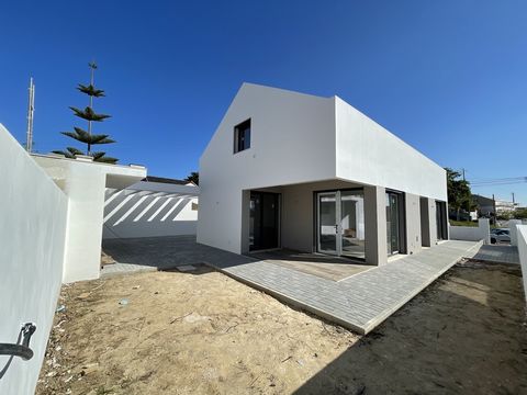This brand new 3 bedroom villa on a 265 sqm plot enjoys lovely views over the surrounding countryside, located in a village near Caldas da Rainha with shops, cafés and public transportation. This house is located 10 minutes from downtown Caldas da Ra...