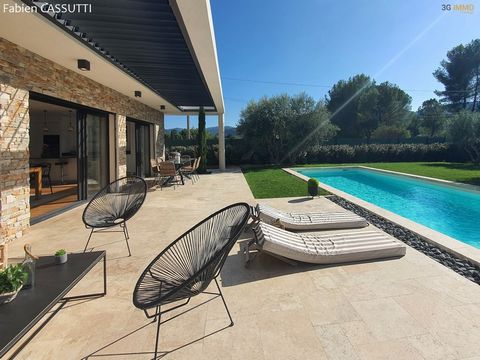 Nestled in a residential area of Gémenos, this contemporary residence represents a real jewel, combining architectural elegance, modern comfort and details that exceed expectations. Key features: Living area of 242 m² on a plot of 1000 m² 5 bedrooms ...