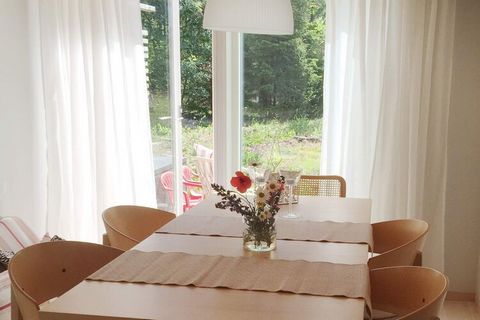Enjoy a vacation in the summer paradise of Fröjel on the southwest coast of Gotland! Very pleasant and stylish cottage conveniently located close to fantastic nature, beautiful views, and swimming opportunities along the Eksta Coast and Djupvik. Take...