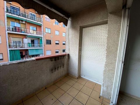 Are you looking for an apartment with 4 bedrooms in Canovelles? Completely renovated to move into and not have to do anything. The house has 4 bedrooms, 1 full bathroom with shower, plus 1 toilet, dining room, kitchen, laundry room and balcony. Ideal...