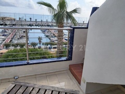 ¡Bienvenido al hogar de tus sueños en Sitges! Esta espectacular residencia en primera línea de mar, ubicada en la prestigiosa zona residencial con vistas panorámicas al puerto de Aiguadolç, es una joya del litoral mediterráneo que combina elegancia, ...