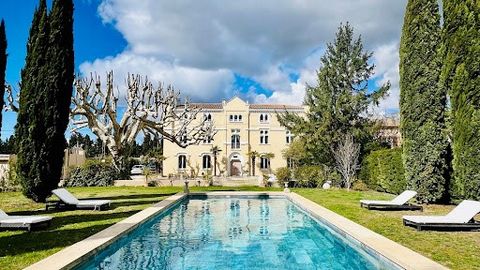 Welcome to this exceptional 18th century property, situated in the countryside between Cavaillon and L'Isle sur la Sorgue, benefiting from meticulous renovation and bucolic surroundings. This magnificent chateau spans around 340 m² of living space ov...