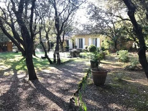 Réf 67745AD: Just 30 minutes from Aix-en-Provence, beautiful 9000m² property in absolute peace and quiet, 5 minutes from the historic centre of GRANS, one of France's most beautiful villages. VILLA on one level of approximately 320m comprising 4 flat...