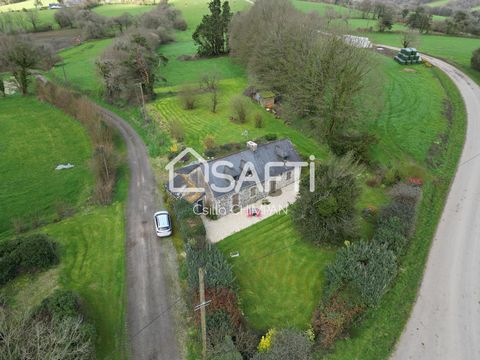 In the Calanhel countryside, this property is located just 7 minutes from Callac with its shops, schools and all amenities. On enclosed, wooded grounds, come and discover this beautiful, charming farmhouse at SAFTI. It offers a spacious entrance with...
