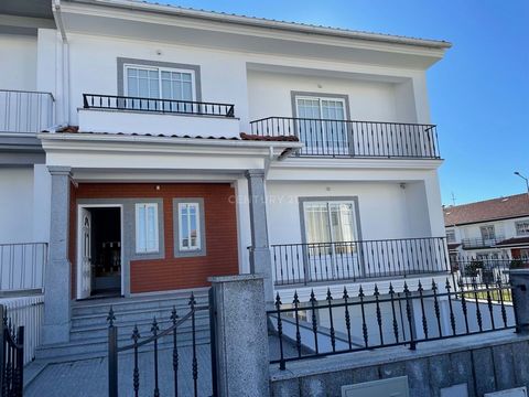 Extraordinary house located in an excellent area, having the city of Guarda as a background scenario. It's a very quiet and family friend area. This house is inserted in a plot of land with 270 square meters in one end, what allows this house to have...