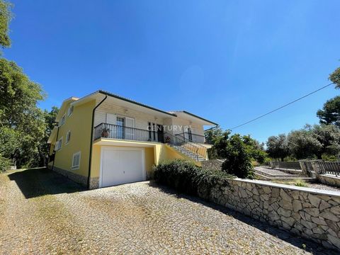 Beautiful home in Sarzedo, a tradicional portuguese village in Arganil (a city in the center of Portugal). This house was build in a 2500 m2 land, no neighbors around, with a wonderfull light exposure, where you can enjoy the peace and tranquility of...