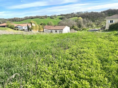 Serviced land of approximately 1400 m² in the southern Albigensian sector Last plot available in a small subdivision with a magnificent view of the Tarn valleys. This land is sloping and sunny, ideal for a house with a basement. Provide individual sa...