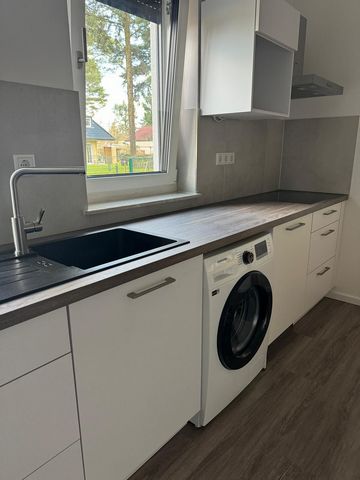 Compact apartment in a new building in a quiet area. The apartment is located on the ground floor and has its own separate entrance. Quiet residential area, ample parking on the street. Zeesen train station is within walking distance (10 minutes). By...