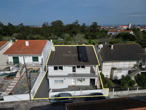 T8 house in Paião with garage, interior patio, barbecue, garden and vegetable garden in Paião, in Figueira da Foz. This house located in the center of the village of Paião has been completely renovated, with an open and flowing area on the outside an...