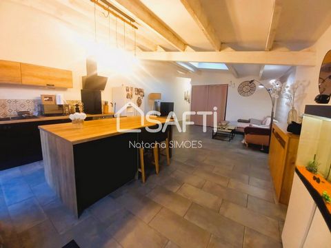Come and discover this pretty “cocoon” house! Located near the town center of Ruelle-sur-Touvre, close to Angoulême and all amenities, this old warehouse rehabilitated into a town house type residential house will charm you. Completely renovated in 2...