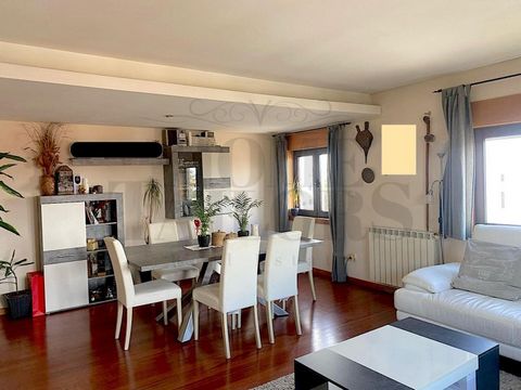 3 bedroom flat in the centre of Charneca da Caparica located in the telepizza building. Condominium with swimming pool, green spaces, garage, storage, terraces and private sunroom. Two sanitary facilities, one common and the other for the exclusive u...