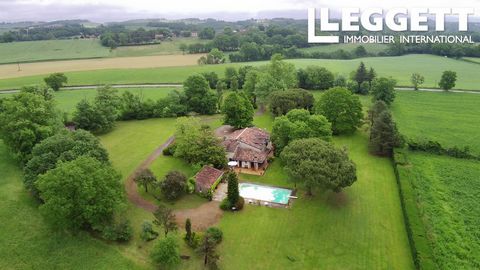 A24117FV81 - This exceptional property is located in the beautiful Occitanie region, in Graulhet between Albi and Castres, near the famous Gaillac vineyards. Located in the heart of the Pays de Cocagne, famous for its gentle way of life and its land ...