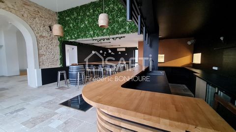 Located 20 minutes from the city center of Castres, in the charming village of Vielmur-sur-Agout, come and discover this real estate complex composed of a restaurant and its magnificent loft, all completely renovated. The restaurant offers a surface ...