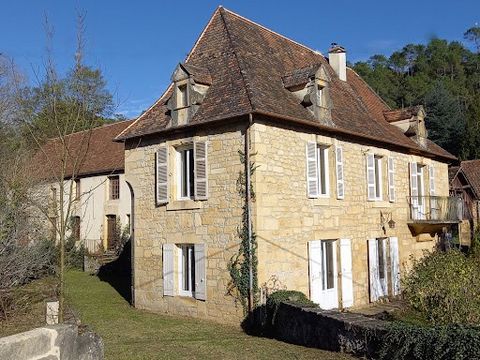Beautiful atypical property near Sarlat. In the charming village of Carsac, come and discover this pretty mill with its reach feeding a pretty pond, located on more than 5000m2 of land The whole revolves around a large stone house of more than 240m2 ...