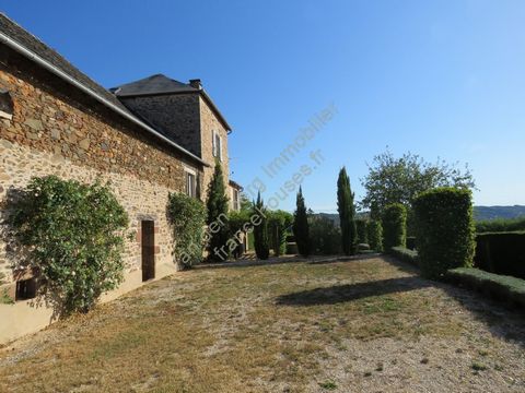 AY1549 Beautifully renovated house with an attached barn, a well, a former piggery, a workshop and a bread oven on a flat plot of land of about 3300 m² with a magnificent view. Situated in a quiet hamlet, this gorgeous house offers on the ground floo...