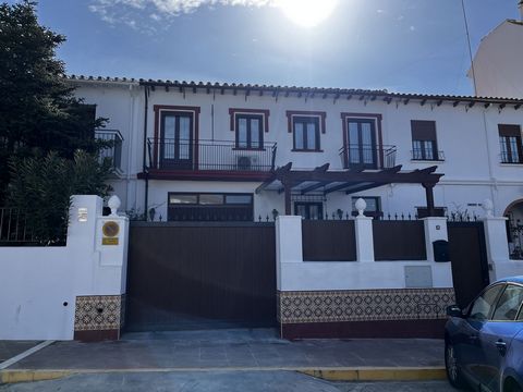 Charming Triplex in the Heart of Ronda Welcome to this spectacular triplex property in the heart of Ronda. Completely renovated with the characteristic charm of Ronda architecture, this house has been meticulously refurbished with typical Ronda and A...