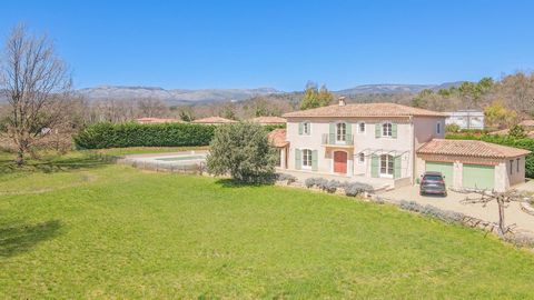 This beautiful and spacious villa, situated on a plot of 5500 m2, offers an oasis of peace and serenity in a quiet neighborhood. Conveniently located within walking distance of the Montauroux forest and just a 5-minute drive from the village, this pr...