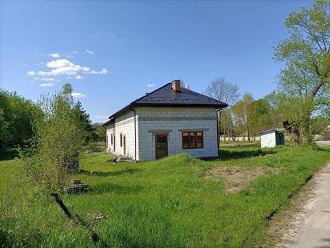 A brick building with an area of 270 sq. m. in a closed shell state intended for residential or investment (business activity) on a large plot of 4,500 sqm. in m. Tadpole in a quiet area of the Chotcza commune, 15 km from Leipzig. House: -area 270 sq...