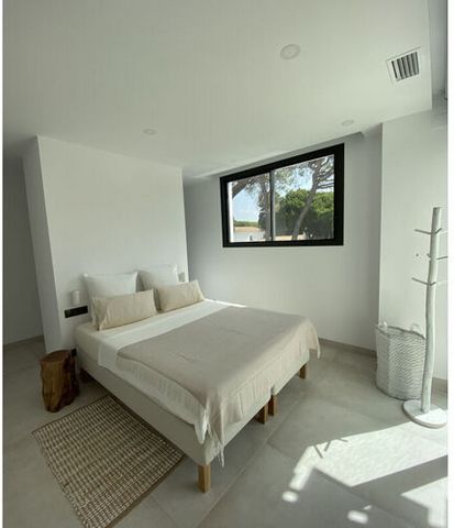 Moderne luxe villa met zoutwaterzwembad in privé Urb. Roche de la Frontera, gelegen vlakbij het Atlantische strand van de Costa de la Luz in Andalusië