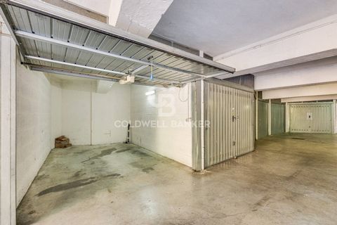 CORTINA D'AMPEZZO - BOX FOR SALE - VIA CAVALESE - 35,000.00 In the Cortina d'Ampezzo area, in Rome, there is a comfortable garage for sale, ideal for those looking for a safe and protected parking space. Located on the ground floor of a building with...
