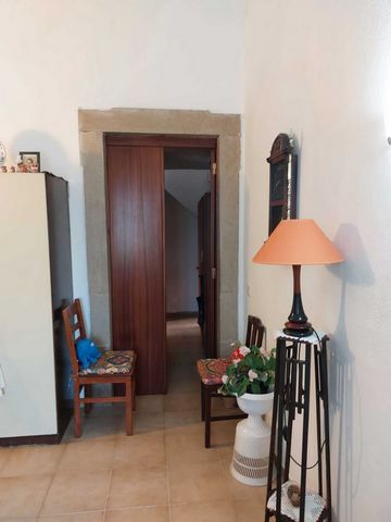 Bargain. Beautiful open views has this habitable, charming house with 400 sqm land on the fringe of the village of Bordeira. It comes with 101 sqm house footprint plus a 1st floor of 24 sqm with a nice terrace. The house is attached on just one side,...