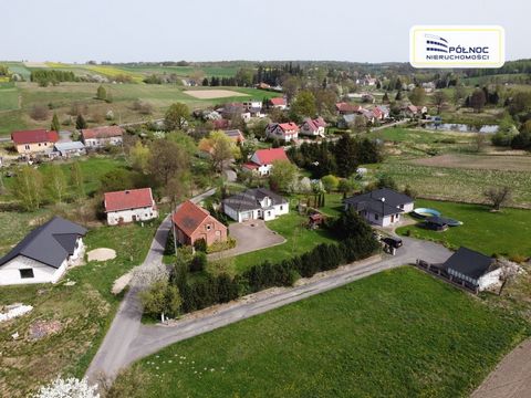 Północ Nieruchomości Bolesławiec offers for sale a well-kept and spacious detached house located in Suszki in the Bolesławiec commune. OFFER DETAILS: - The property is located on a large and fully developed plot of land with an area of 2411 m2 surrou...