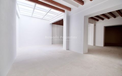 Versatile three bedroom ground floor apartment in Palma's old town Ground floor apartment for sale in the Palma's historic quarter. Located in the heart of Palma’s major Old Town near the iconic Cathedral, this spacious property offers a mix of conte...